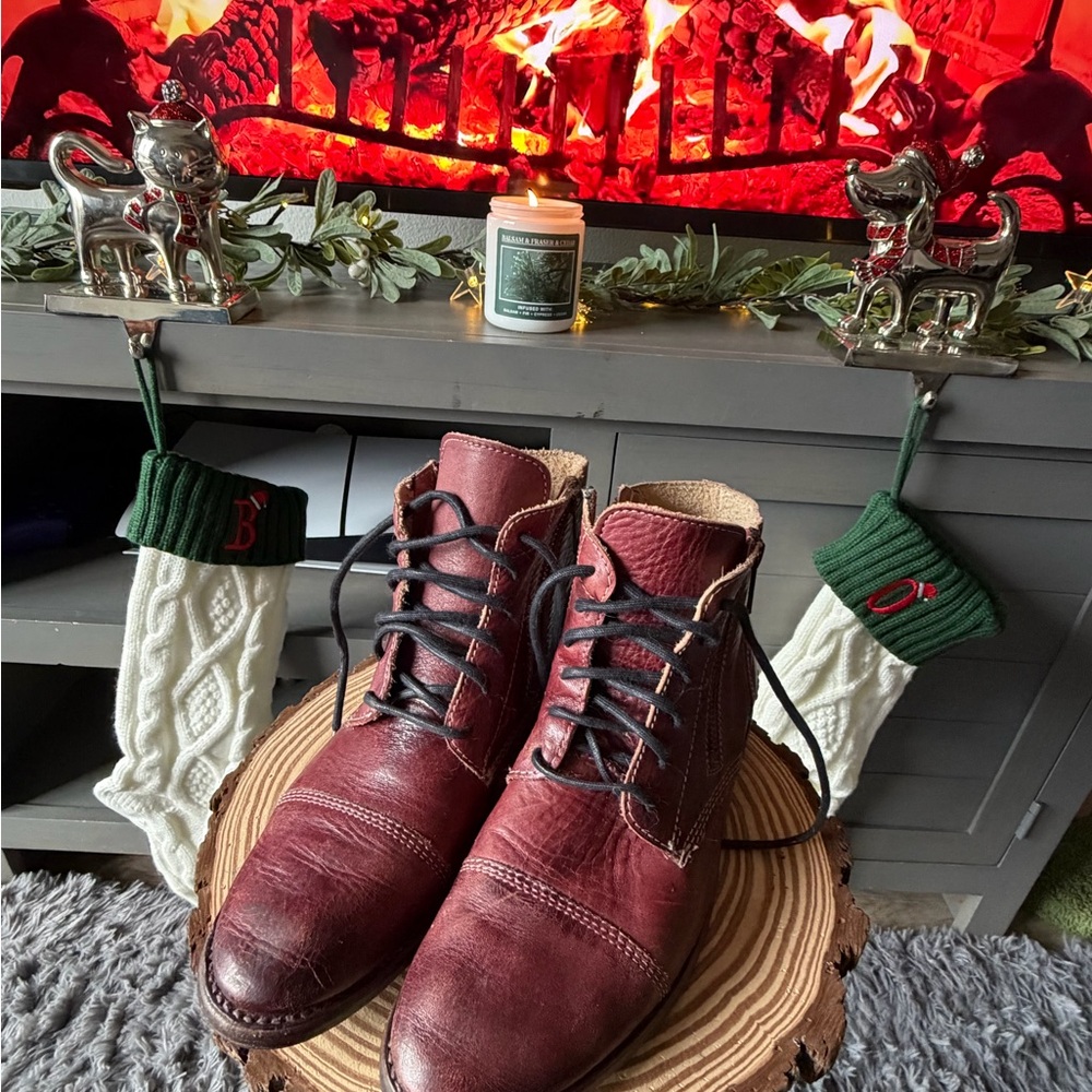 Burgundy Leather Bed Stu Boots